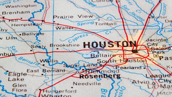 Blog Hero: How to Switch Electricity Providers in Houston