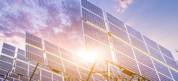 Blog Hero: How Much Power Does a Solar Panel Produce?